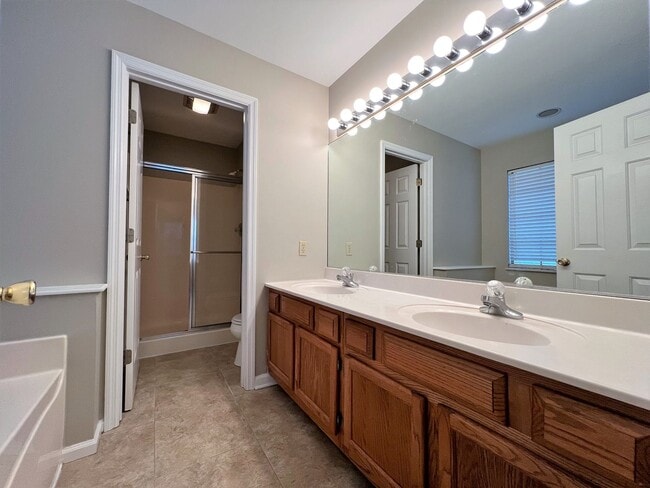 Building Photo - 10025 Highgate Cir