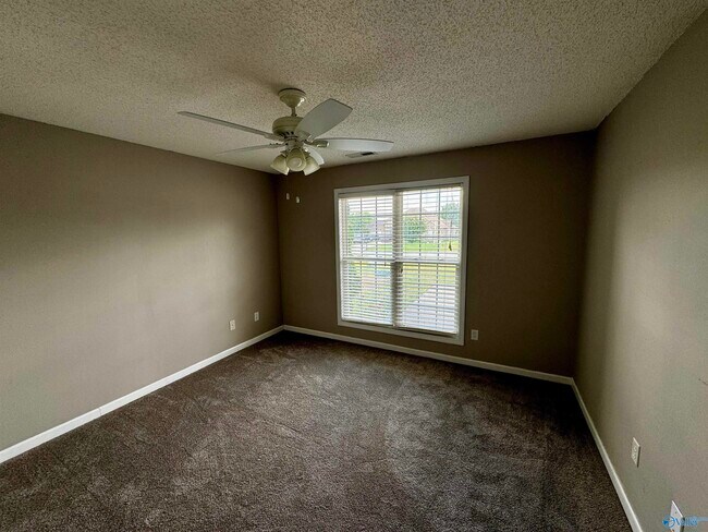 Building Photo - 104 Appleberry Ln