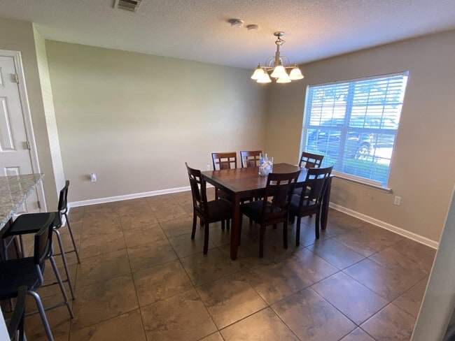 Building Photo - 4070 Forrest Run Cir