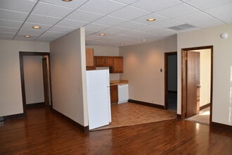 Building Photo - 5402 S 77th St