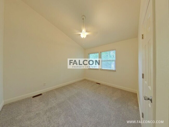 Building Photo - 673 Shooks Ln