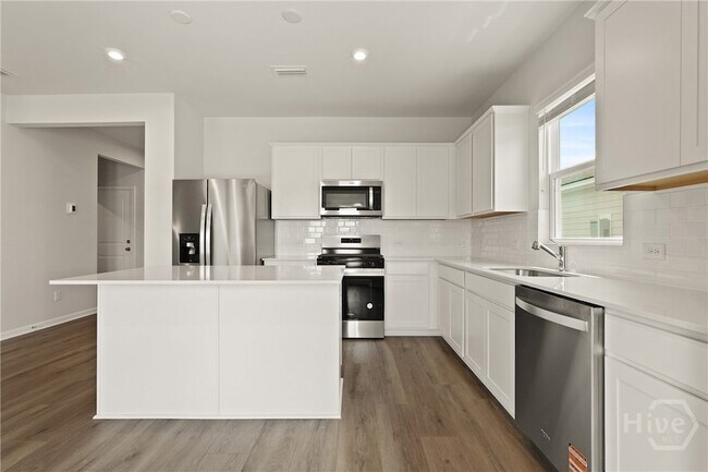 Building Photo - 251 Shade Tree Dr