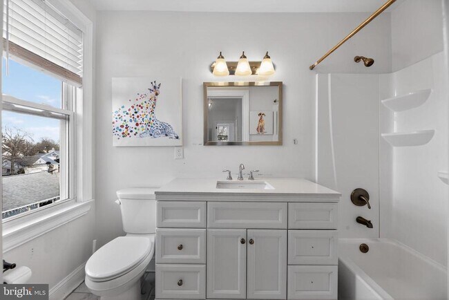 Building Photo - 810 Central Ave