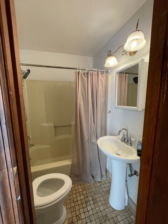 Building Photo - Historic Studio In Medical District-FULLY ...