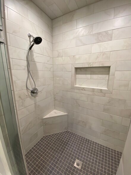 Master Shower - 1200 Commerce St