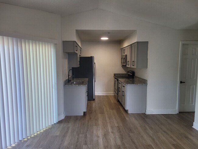 Building Photo - 1236 Dovehill Dr