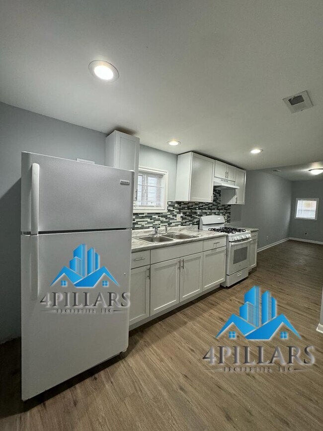 Building Photo - "Charming 2 Bed, 1 Bath Cedar Lake Rental - Ideal for Cozy Living!"