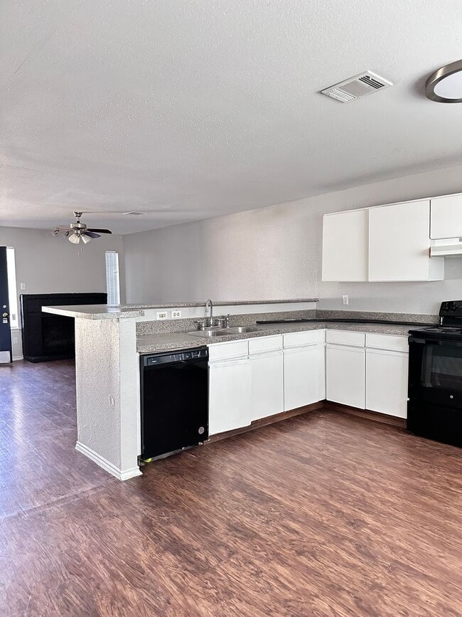 Building Photo - Best Value near Downtown for Immediate Mov...
