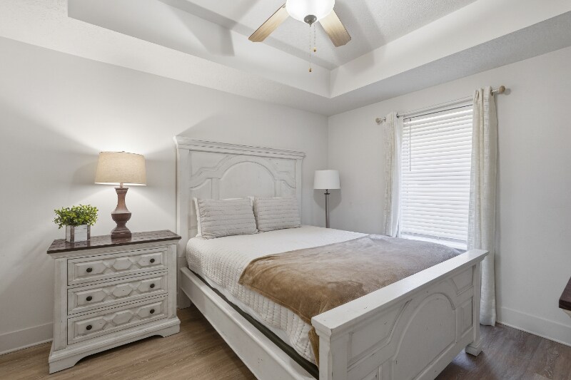 Building Photo - 15928 Front Beach Rd