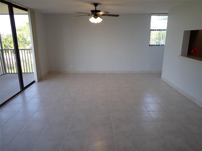 Building Photo - 106 Lake Emerald Dr