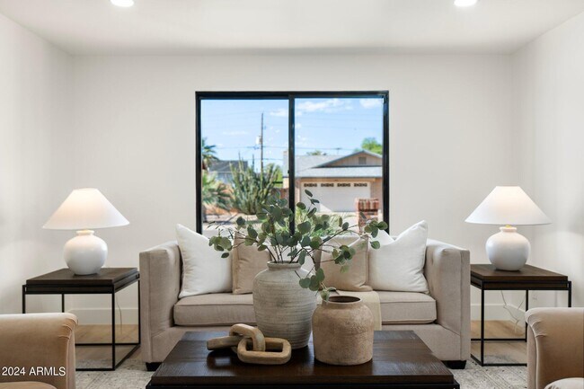 Building Photo - 1643 W Griswold Rd