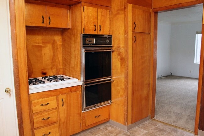 Building Photo - Cute Roseway Bungalow