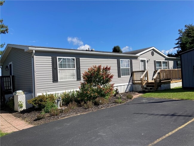 Primary Photo - 1447 Rochester St