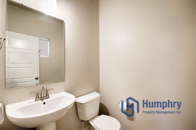 Building Photo - Beautiful home in South East Boise