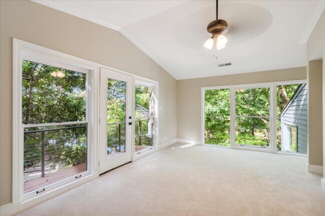 Building Photo - 439 Barbara Ln