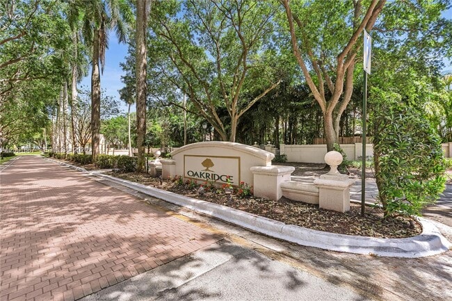 Building Photo - 4967 SW 32nd Way