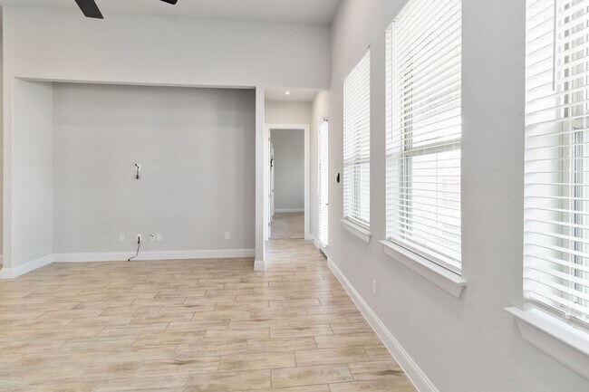 Building Photo - Beautiful 3-bed, 2-bath home for lease in ...