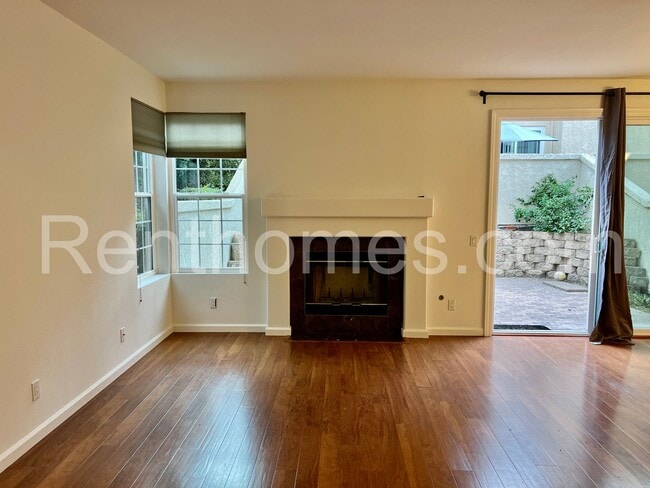 Building Photo - 10960 Creekbridge Pl
