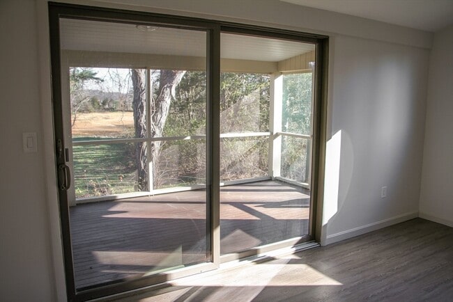 Building Photo - 151 Argilla Rd
