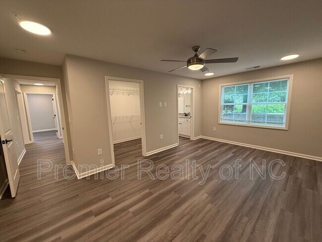 Building Photo - 7085 Hanesbrook Cir