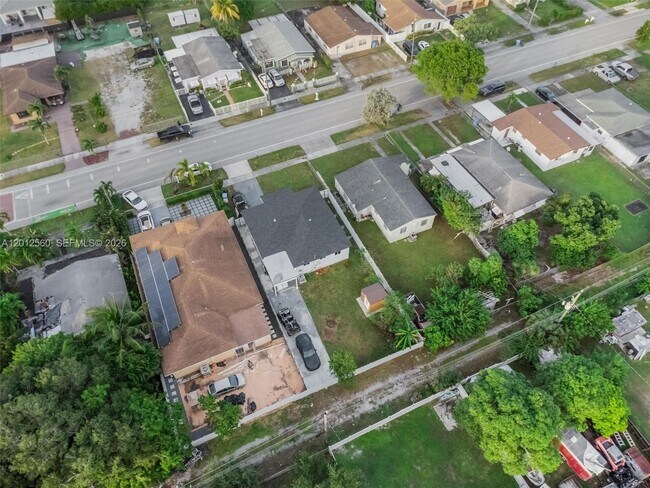 Building Photo - 4530 SW 25th St