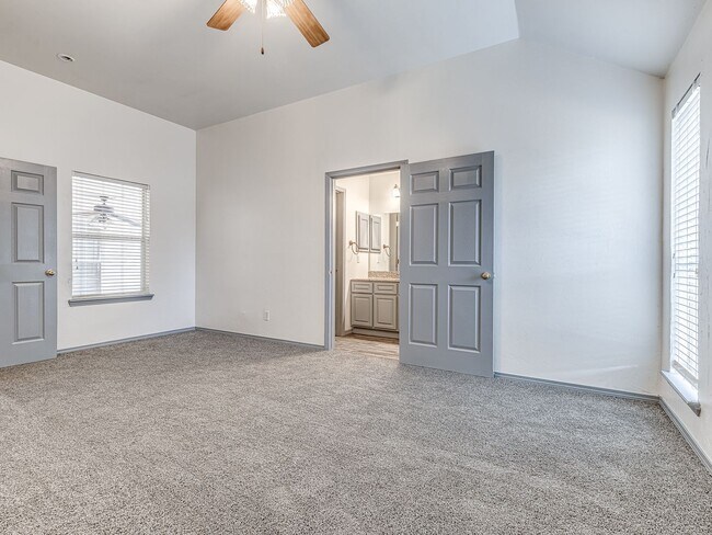 Building Photo - Updated Home + Deer Creek Schools + 3 bedr...