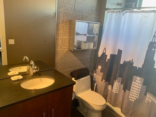 Main Floor Bedroom Bathroom - 11853 Bradburn Blvd