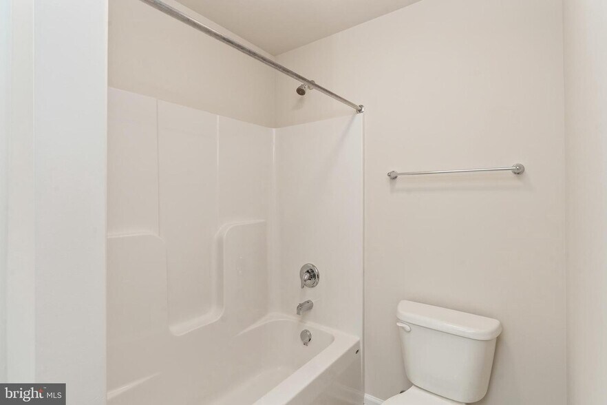 Master Bathroom - 1196 Holly St