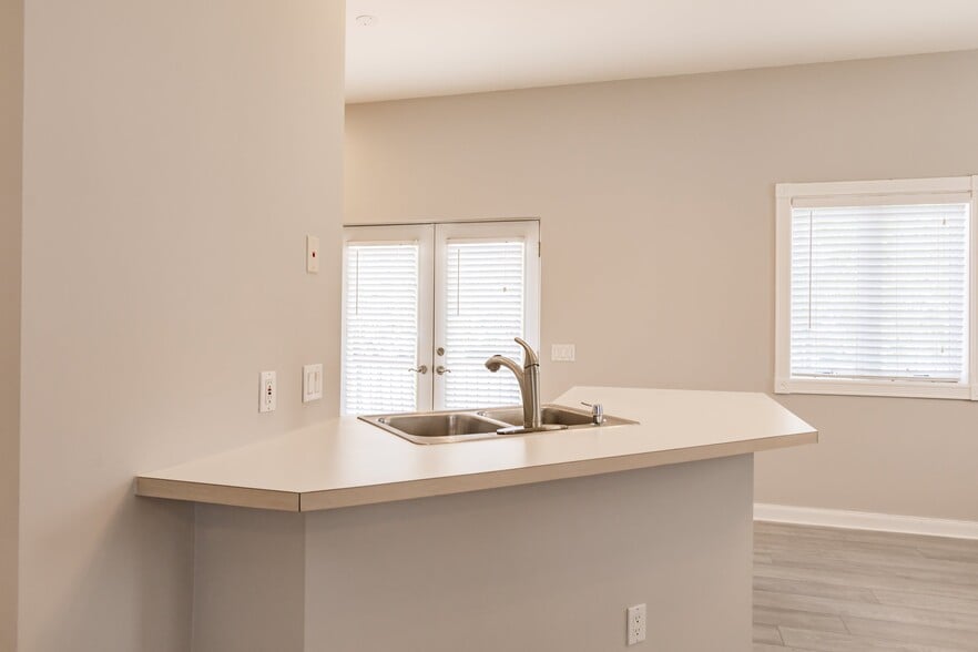 Building Photo - 3150 Village Walk Cir