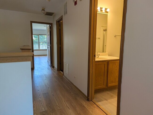 Building Photo - 2542 Golf Ridge Cir