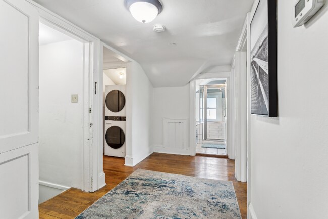 Building Photo - 3426 Kenmore Dr