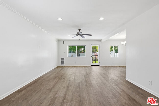 Building Photo - 6033 Fallbrook Ave
