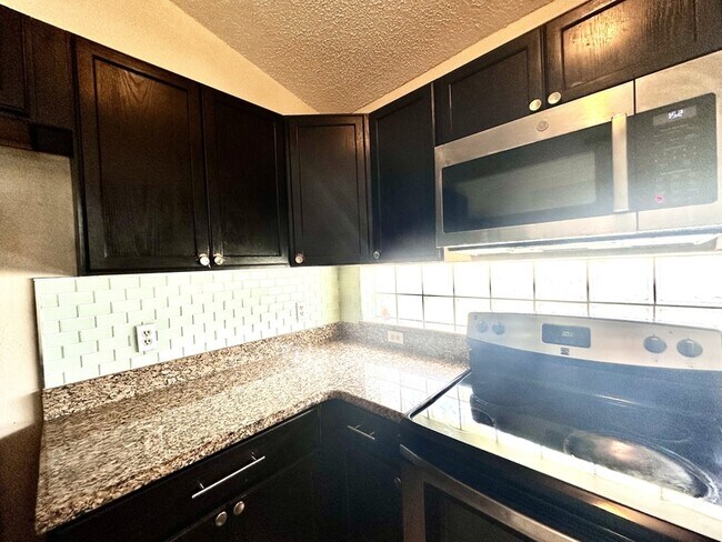 Building Photo - 9606 Chandon Dr