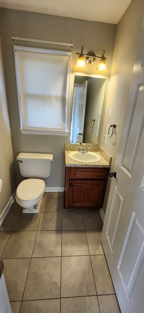 Building Photo - 4 bedroom home in North Columbus