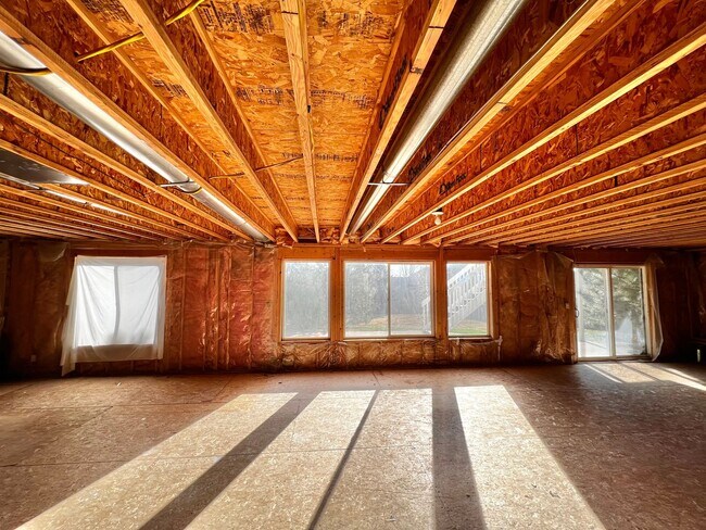Building Photo - 4 bed, 3 bath Home in Huntington Hills Nei...
