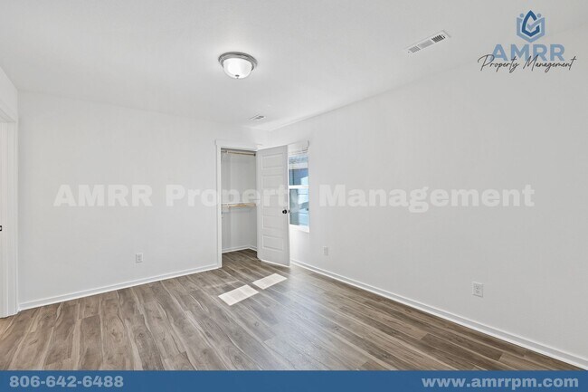 Building Photo - 300 Honeybee Ave