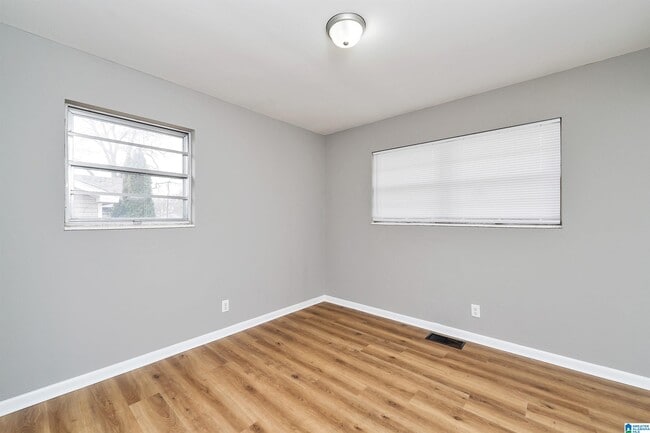 Building Photo - 236 Clifton St