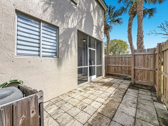 Building Photo - 4702 NW 59th Manor