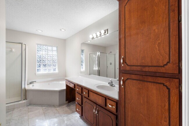 Building Photo - 4591 Scarlet Dr