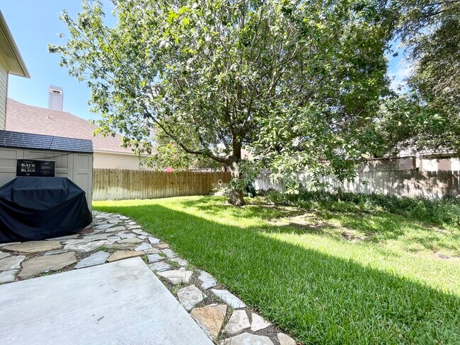 Back yard patio and grill - 11519 Brae Hill