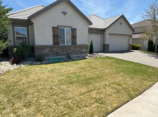 Building Photo - Sprawling Home Near UNR - One Level Living with 4 Beds - 3 Baths - 3 Car Garage