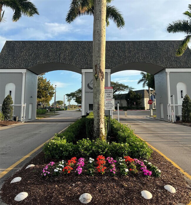 Building Photo - 690 Saxony Way