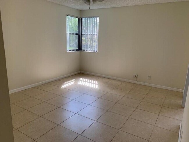 Building Photo - 10121 W Sunrise Blvd