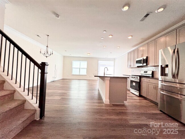 Building Photo - 6814 Harris Bay Rd