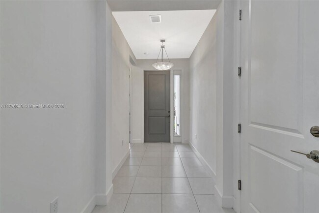 Building Photo - 12756 SW Clear Water Way