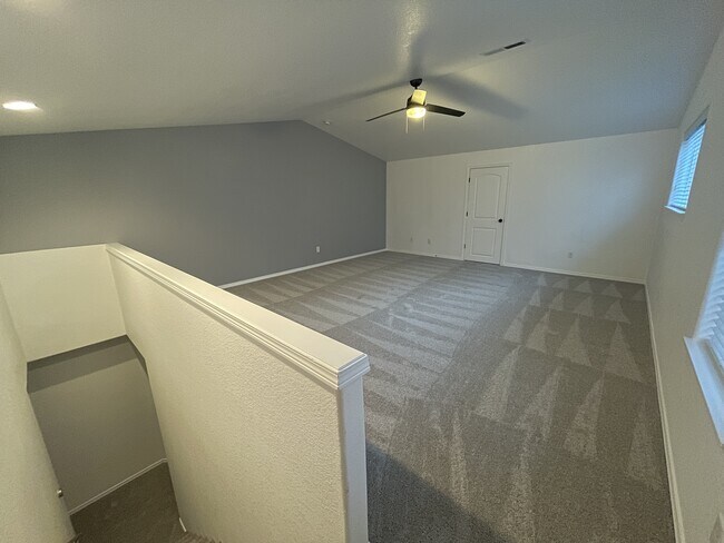 Building Photo - 13556 SE Steele St