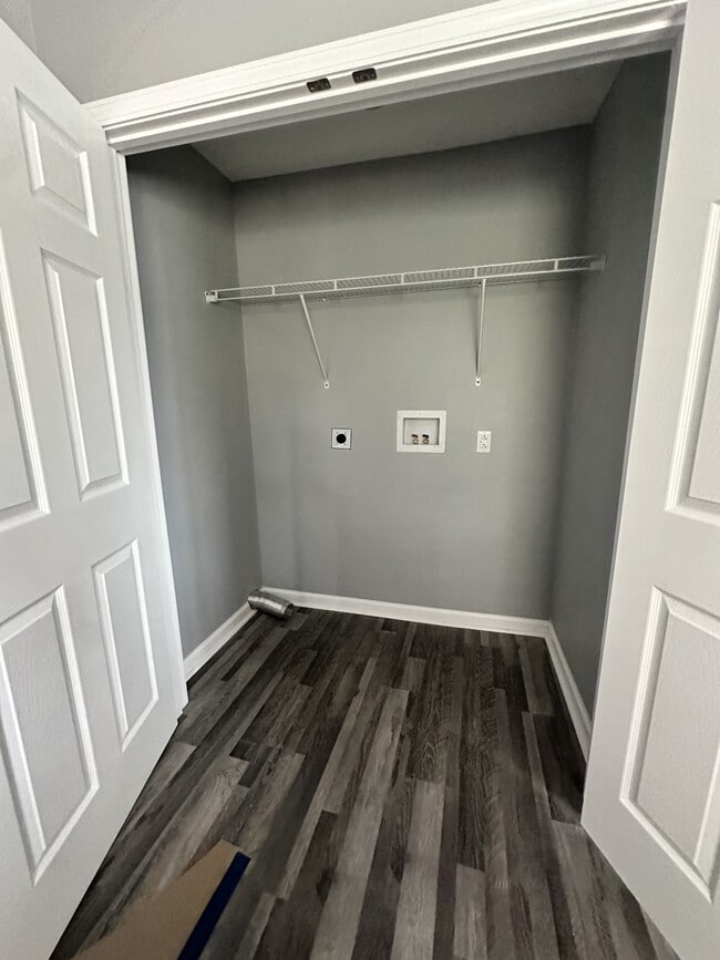 Building Photo - 208 E 17th St