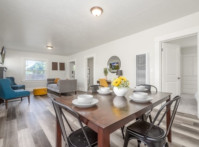 Building Photo - Cozy 2 bedroom cottage in Tower District