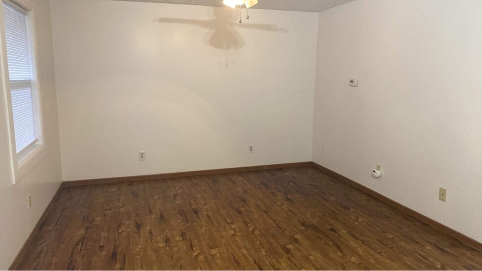 Living - 726 Beechurst Ave
