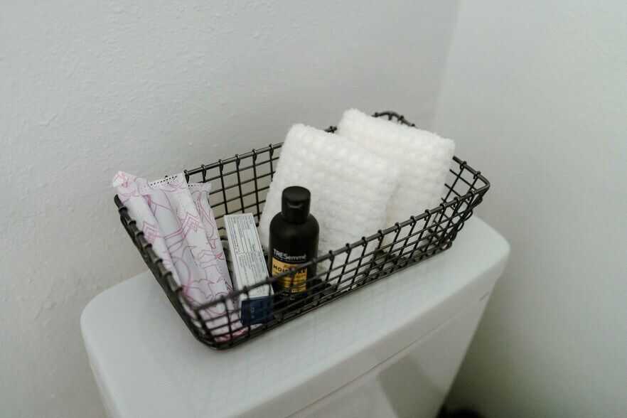 Building Photo - 711 S Phillips Ave